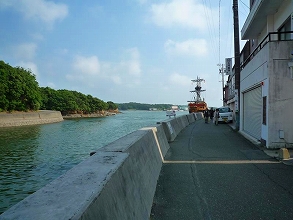 賢島堤防沿いの道